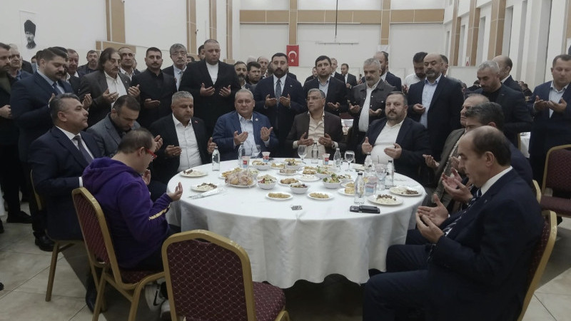 ACILI GÜNDE ANLAMLIK BULUŞMA: MHP KEÇİÖREN İLÇE BAŞKANI KENAN YAĞMUR’UN ACI GÜNÜNDE VEFA VE BİRLİK BERABERLİK ÖRNEĞİ