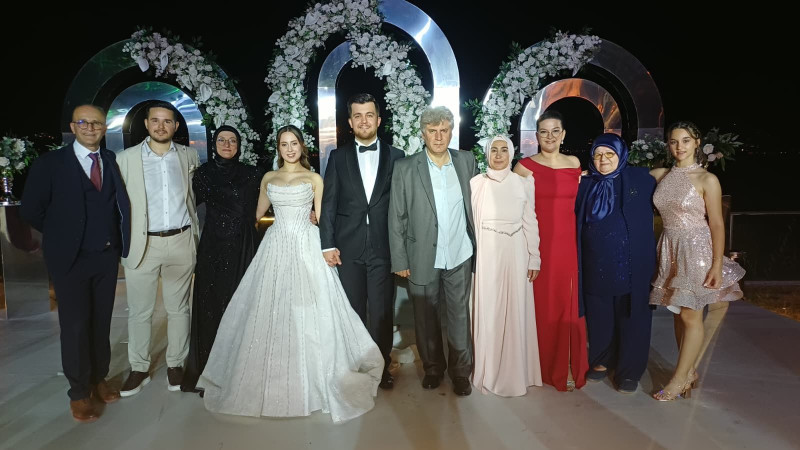 Yeşilin ve Sapanca Gölü'nün buluştuğu noktada görkemli düğün