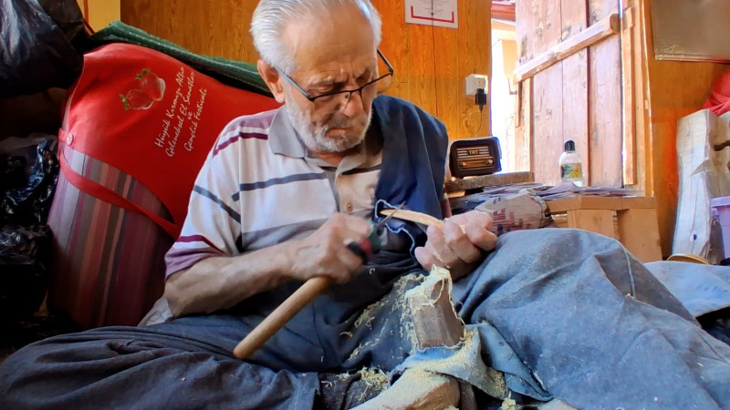 70 yıldır ahşaba hayat veriyor, Taraklı'nın asırlık geleneğini tek başına yaşatıyor