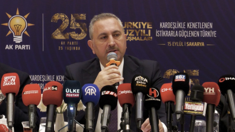 Gül: Cumhurbaşkanımızın adaylığının önünde hukuki engel yok