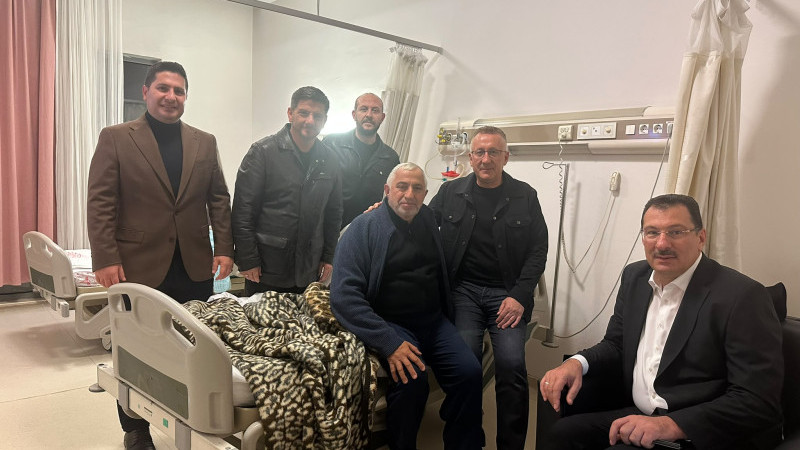 Yunus Özçelik ameliyata alındı; Sevenleri dua ve destek için bir araya geldi