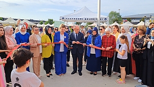 Sakarya'da kurulan bayram pazarının açılışını Vali Karadeniz yaptı