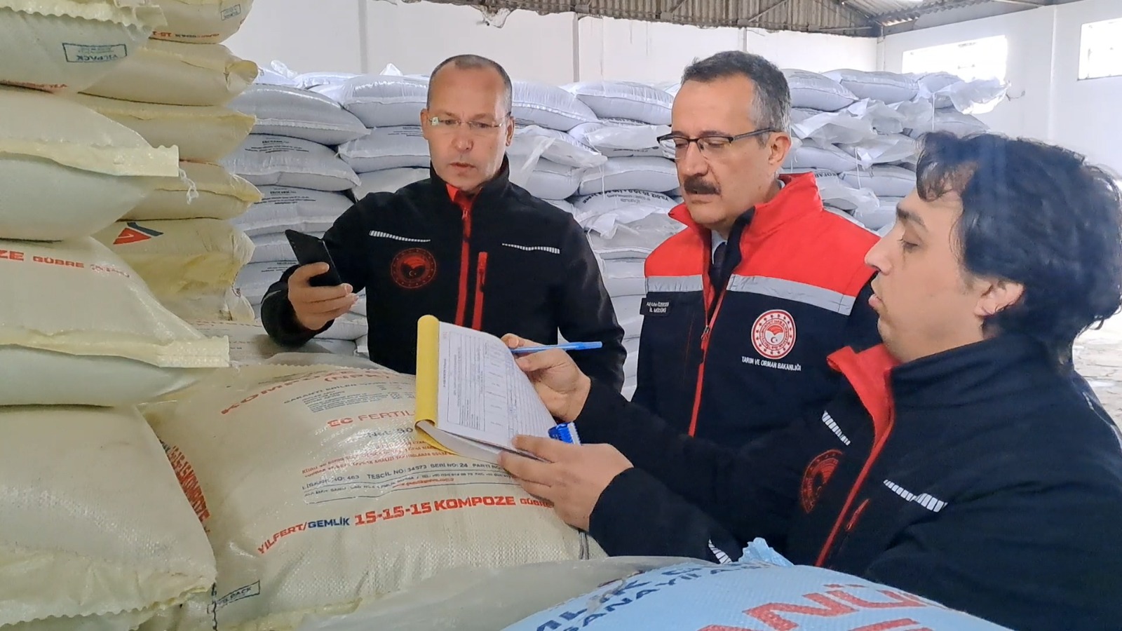 Sakarya'da gübre dağıtım firmaları denetleniyor.