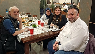 Levent Candan, dostlarıyla Serdivan Kebapçıbey'de üçüncü grup iftarını gerçekleştirdi.