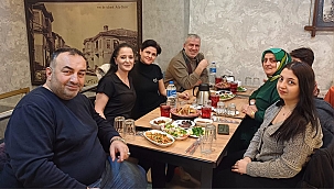 Levent Candan, meslektaşları ve dostlarıyla Kebapçıbey'de iftar programında buluştu.